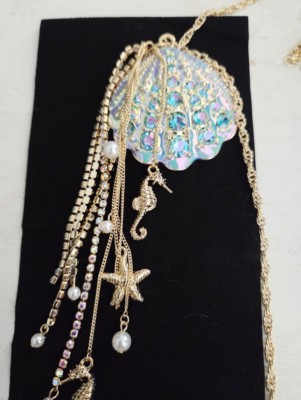 NWT Betsey Johnson Long Clam Shell Necklace - Picture 4 of 6